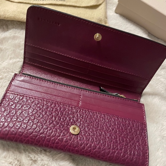 Used Once Burberry Leather Wallet - Picture 8 of 9